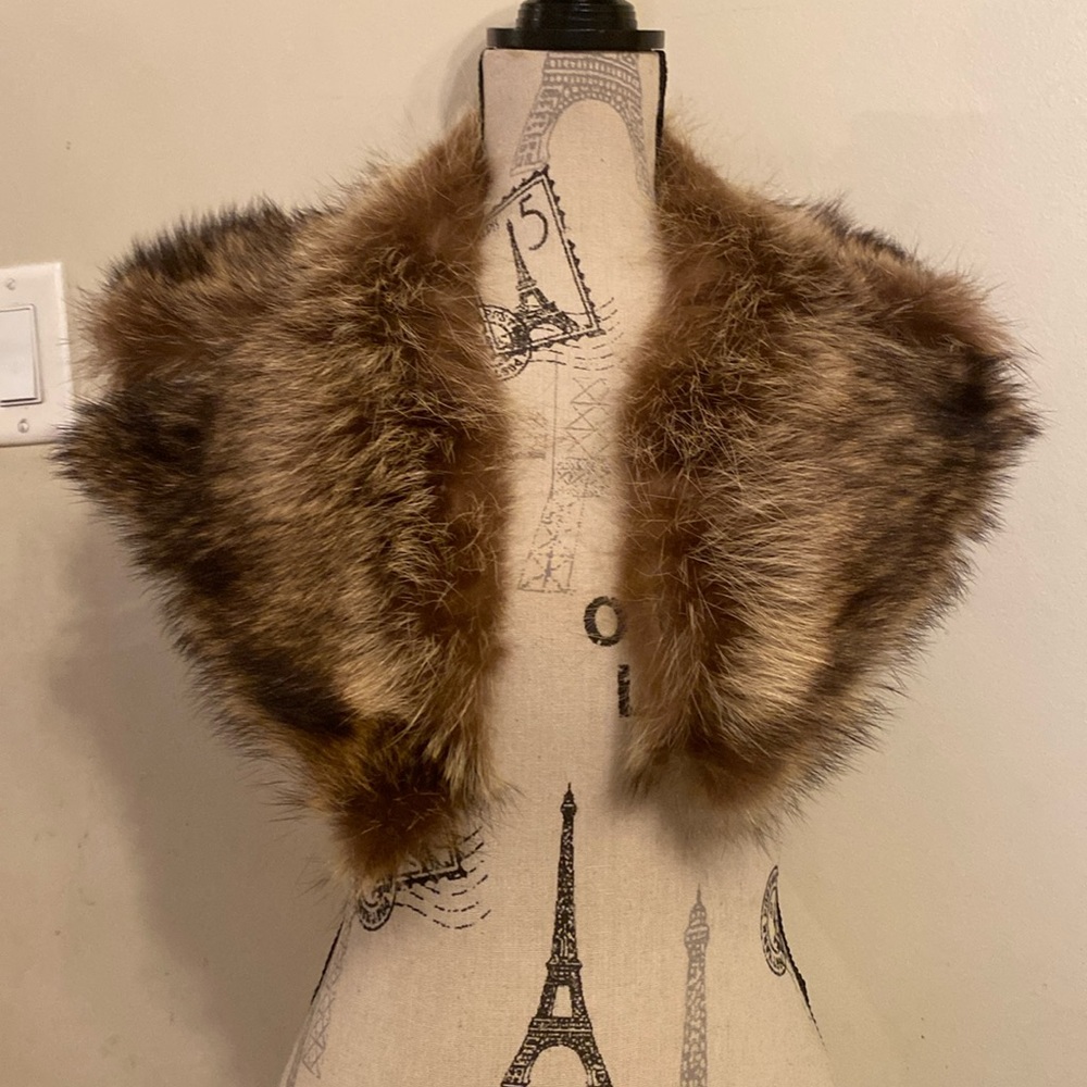 Real fur collar